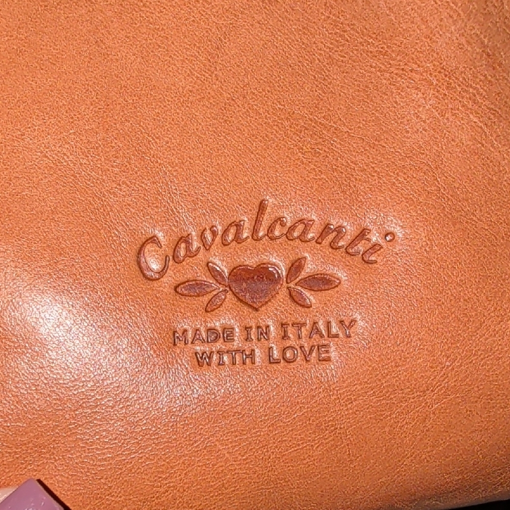 Elegant Tan Leather Tote Bag - Picture 3 of 5